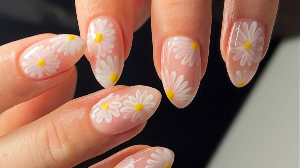 Beautiful nail art French tip nail art design for everyday wear