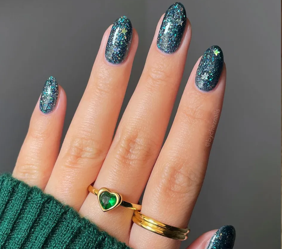 Beautiful nail art French tip nail art design for everyday wear